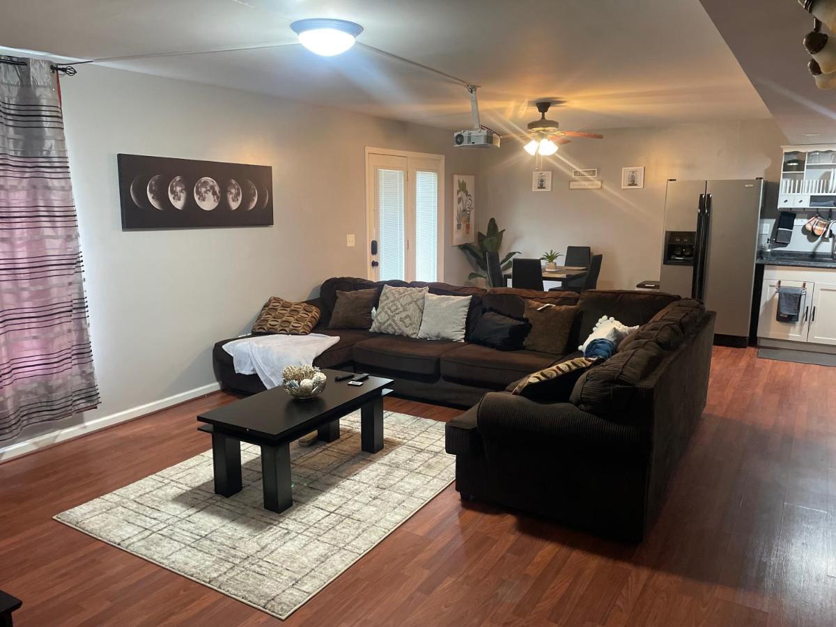 Апартаменты Cute 2-Brm Walkout Apt With Pool Table And Theater Лексингтон Экстерьер фото